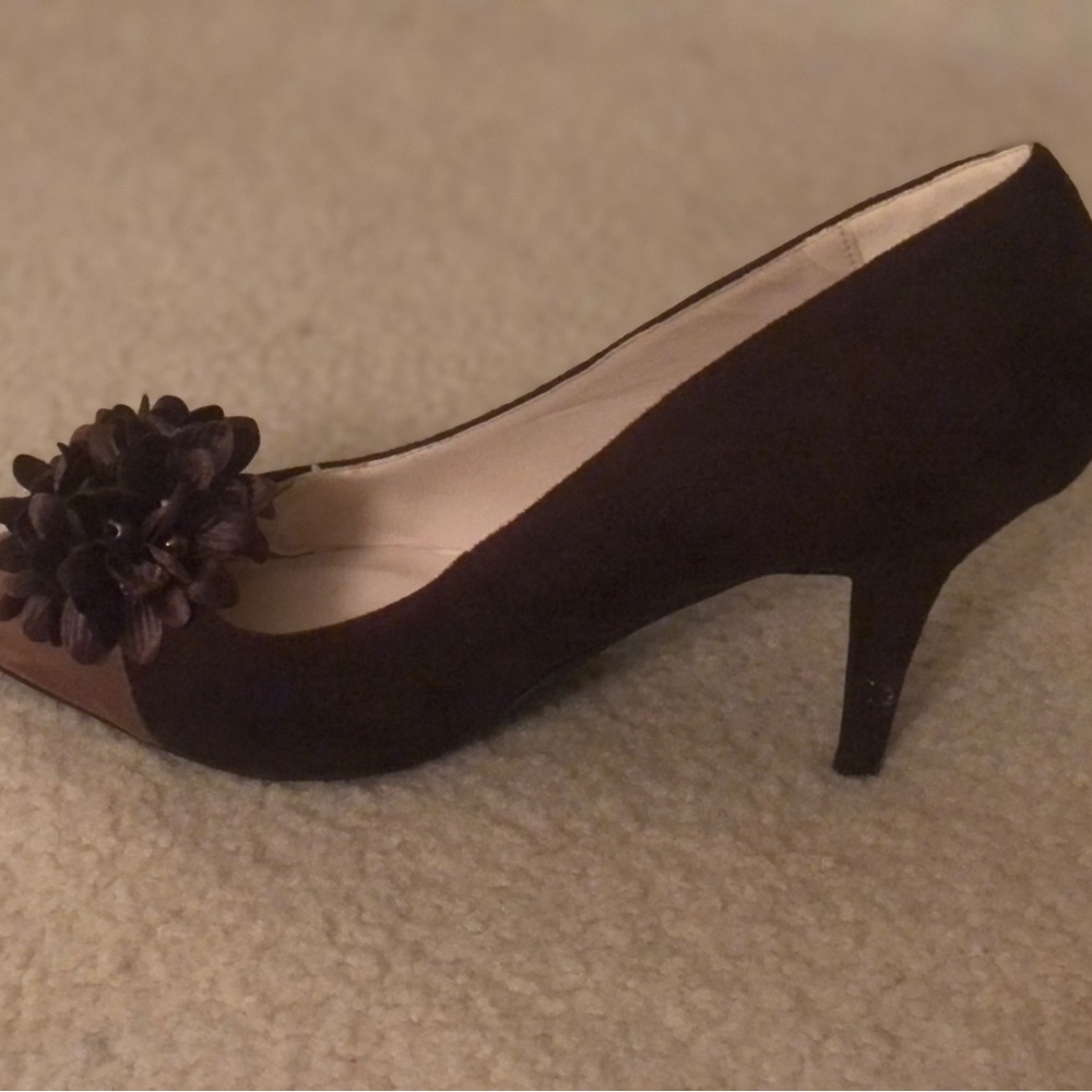 ANDIAMO Delish # 752225. Brown/ 2 tone Flower Pumps Heels Shoes Size 10M.
